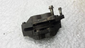 суппорт тормозной передний правый Suzuki GSX-R 600 SRAD 2000