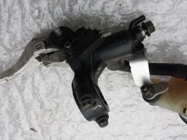 машинка насосик тормоза перед Honda CBR 954 2002 2003