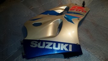 пластик боковой боковинка правая Suzuki GSX-R 600 SRAD 1997