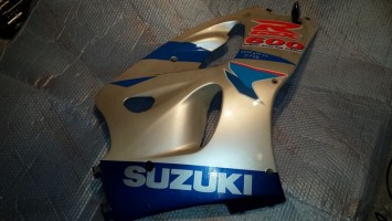 пластик боковой боковинка правая Suzuki GSX-R 600 SRAD 1997