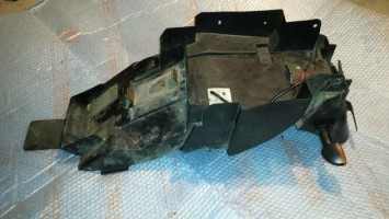 пластик нижний облицовка хвоста ящик аккумулятора Suzuki GSX-R 600 SRAD 1997
