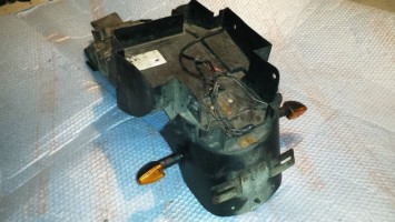 пластик нижний облицовка хвоста ящик аккумулятора Suzuki GSX-R 600 SRAD 1997