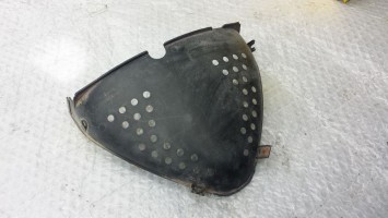 пластик соединительный боковых пластиков треугольник Suzuki GSX-R 600 SRAD 2000