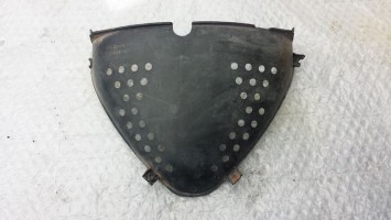 пластик соединительный боковых пластиков треугольник Suzuki GSX-R 600 SRAD 2000