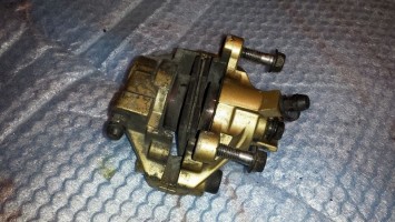 суппорт тормозной задний Suzuki GSX-R 600 SRAD 1997