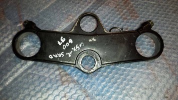 траверса полка верхняя вилки Suzuki GSX-R 600 SRAD 1997