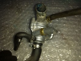 термостат в корпусе Honda CBR 954 2002 2003