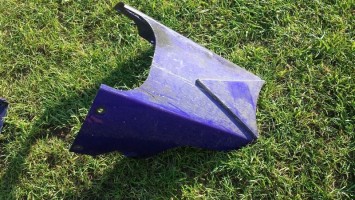 Плуг, нижний соединитель боковых пластиков Suzuki GSX-R 600 750 SRAD 1996-2000