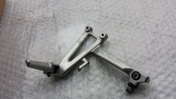 подножка кронштейн задний левый б\у запчасти Honda CBR 600 F3 1996