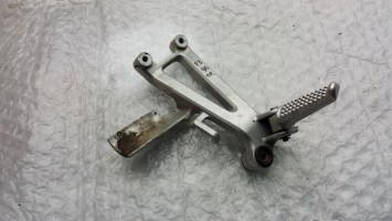 подножка кронштейн задний правый б\у запчасти Honda CBR 600 F3 1996