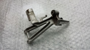 подножка кронштейн задний правый б\у запчасти Honda CBR 600 F3 1996