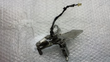 подножка кронштейн передний правый лапка тормоза Honda CBR 600 F3 1996