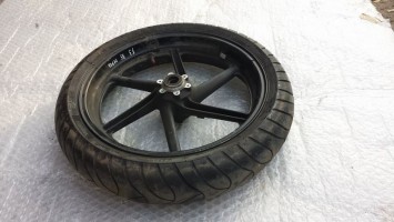 Диск переднее колесо и резина покрышка Honda CBR 600 F3 1995