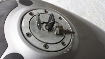Лючок крышка бензобака б\у запчасти Honda CBR 600 F2 1992