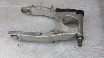 маятник задний в сборе Suzuki GSX-R 600 SRAD 2000