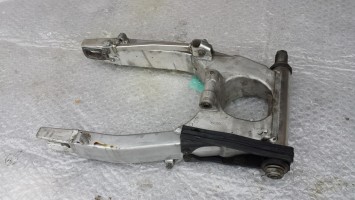 маятник задний в сборе Suzuki GSX-R 600 SRAD 2000