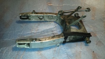 маятник задний в сборе Suzuki GSX-R 600 SRAD 1997