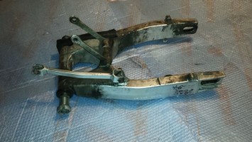 маятник задний в сборе Suzuki GSX-R 600 SRAD 1997