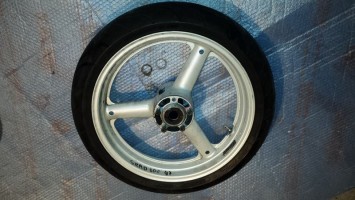 Диск колесо резина перед Suzuki GSX-R 600 SRAD 1997