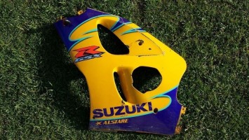 Пластик Боковой левый (боковинка) Suzuki GSX-R 600 750 SRAD 1996-2000
